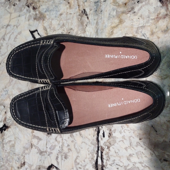 Donald J Pliner Vegga Shoes - Picture 6 of 8